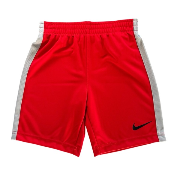 *New* Nike Gray Short Sleeve Logo Tee & Red Shorts 2 Piece Set Boys Size 7 - Picture 2 of 3